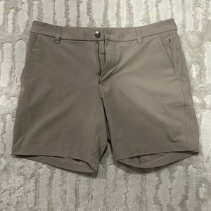 Lululemon Commission Classic-Fit Short 7"
Warpstreme (33” Waist)